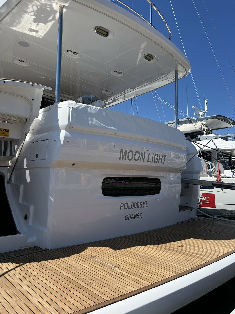 Azimut Magellano 66, Moon light