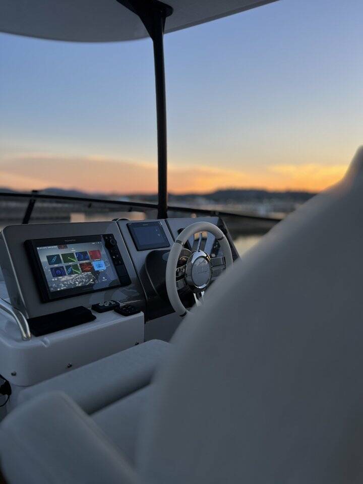 Azimut Magellano 66, Moon light