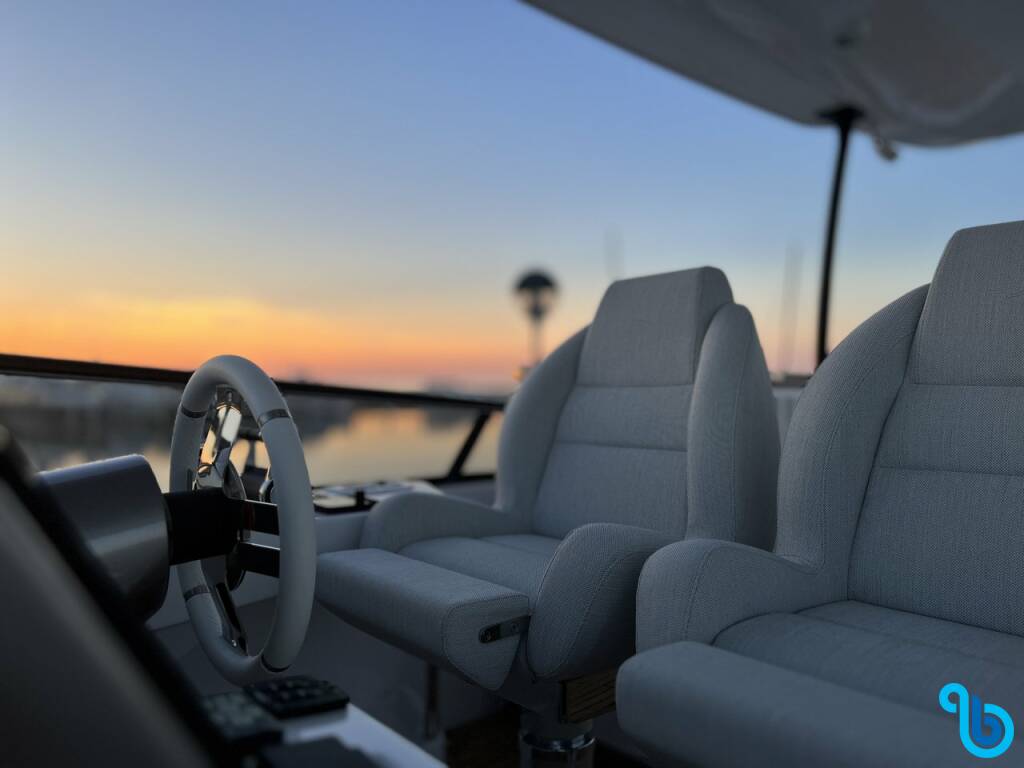 Azimut Magellano 66, Moon light