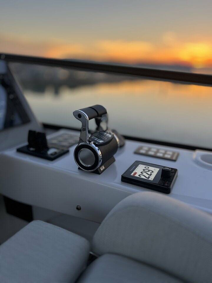 Azimut Magellano 66, Moon light