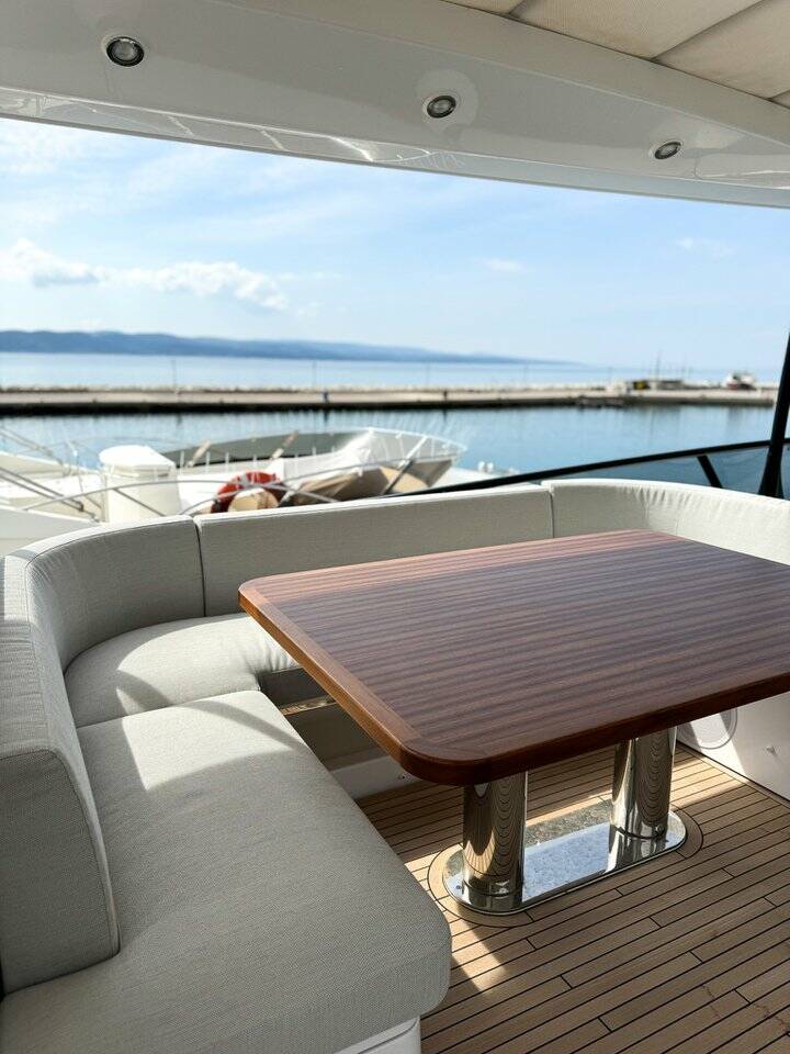 Azimut Magellano 66, Moon light