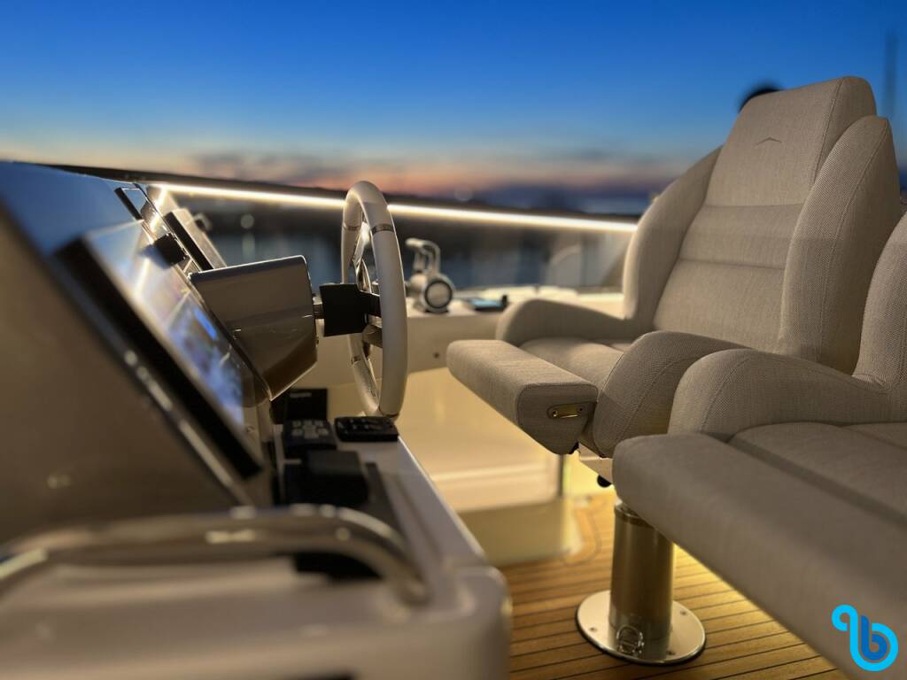 Azimut Magellano 66, Moon light