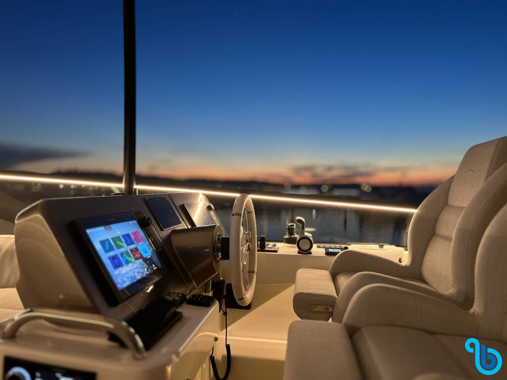 Azimut Magellano 66, Moon light