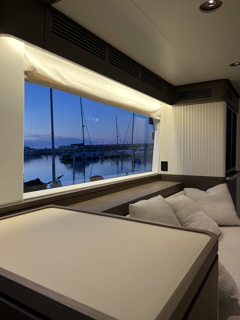 Azimut Magellano 66, Moon light