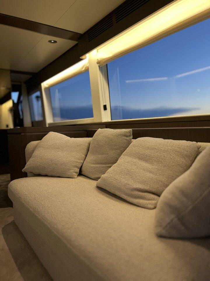 Azimut Magellano 66, Moon light