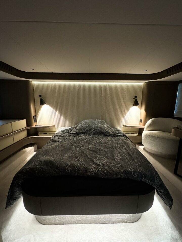 Azimut Magellano 66, Moon light