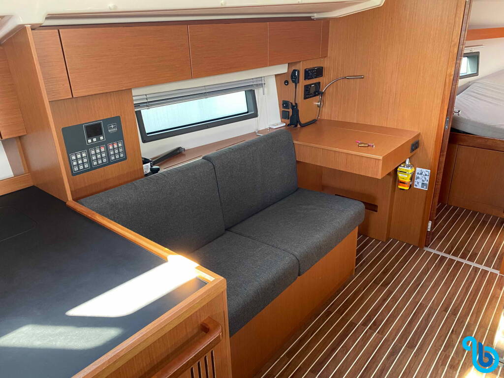 Bavaria C42, PRESTIGE