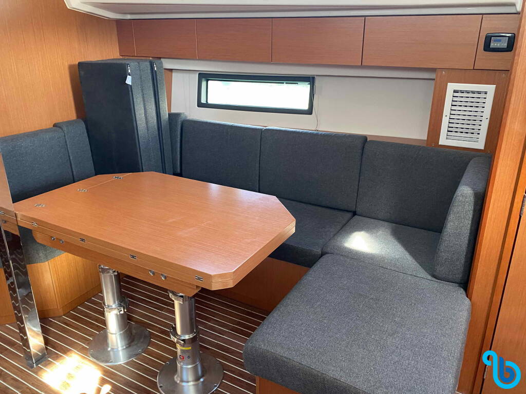 Bavaria C42, PRESTIGE