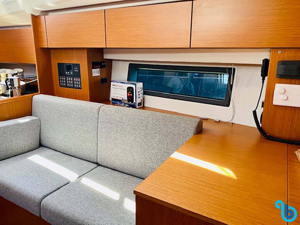 Bavaria C42, PRESTIGE