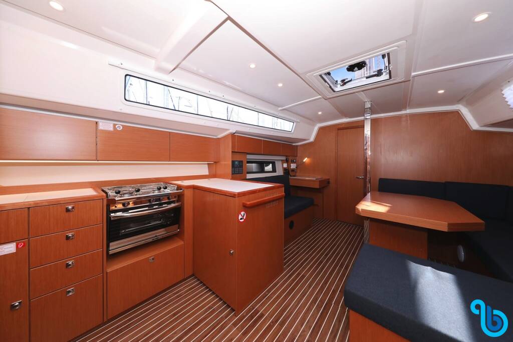 Bavaria C42, SeaTime