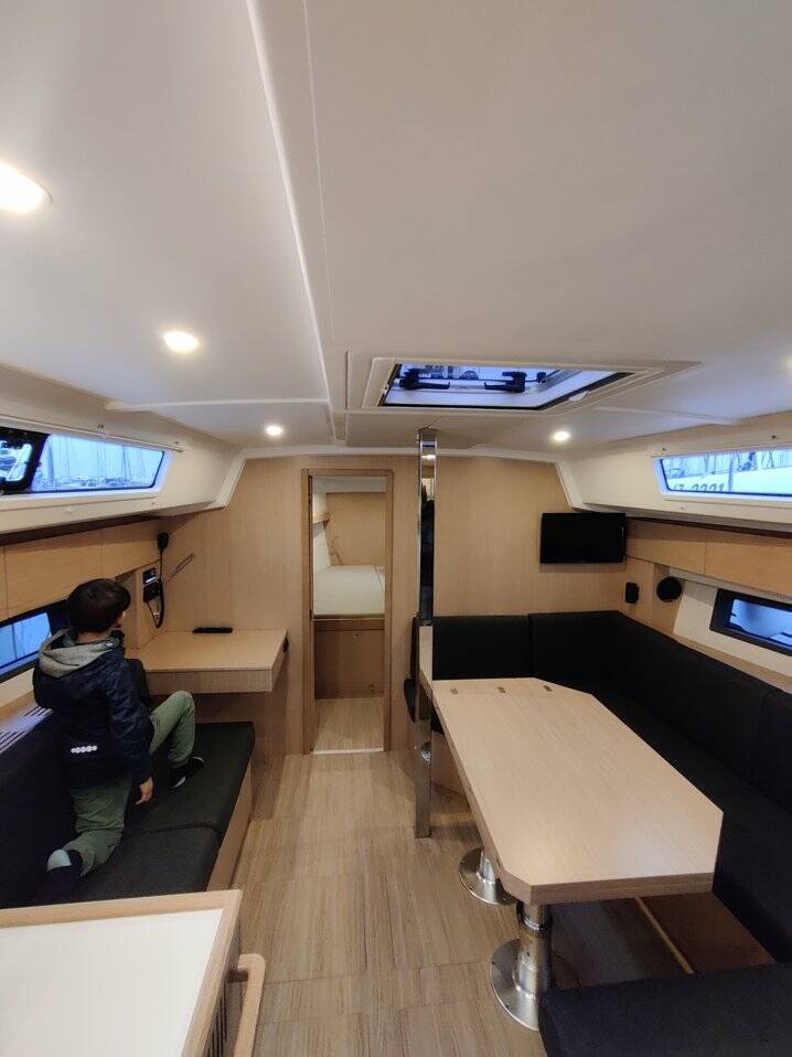 Bavaria C42, 