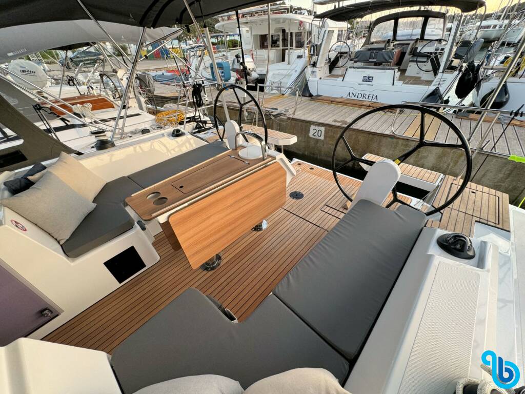 Bavaria C42, 