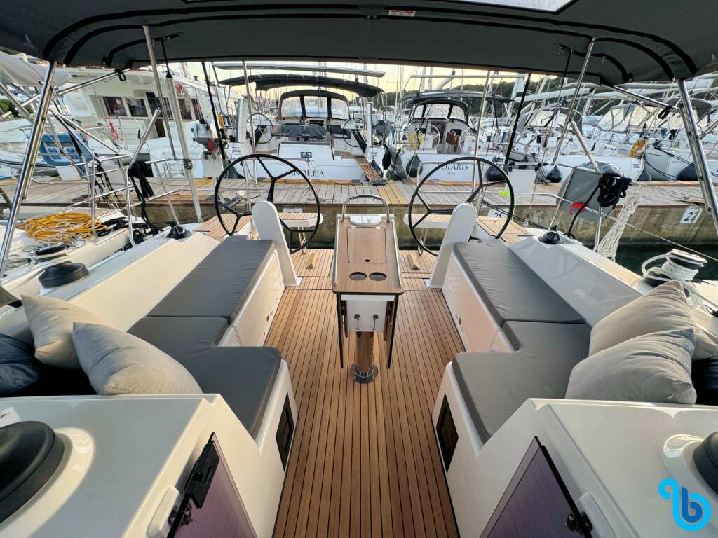 Bavaria C42, 