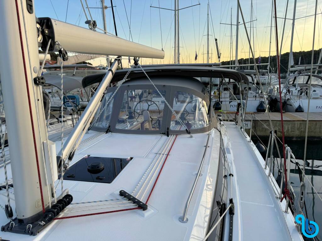 Bavaria C42, 