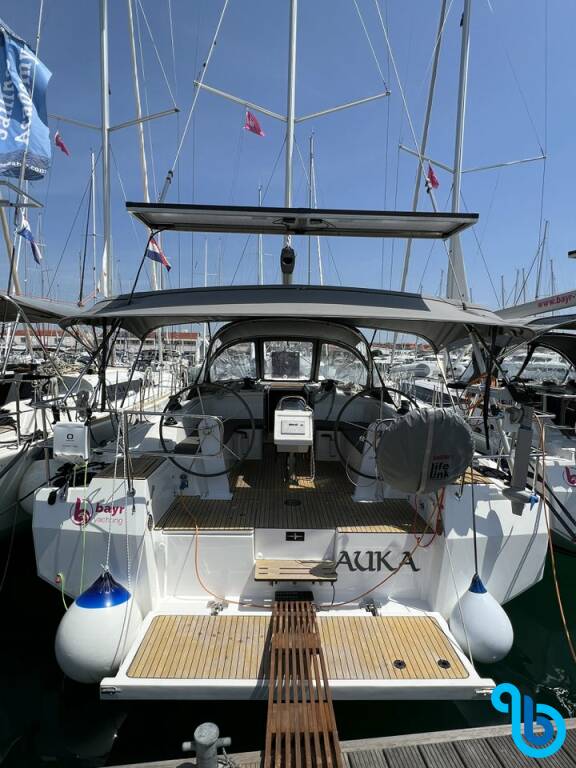 Bavaria C42, Auka