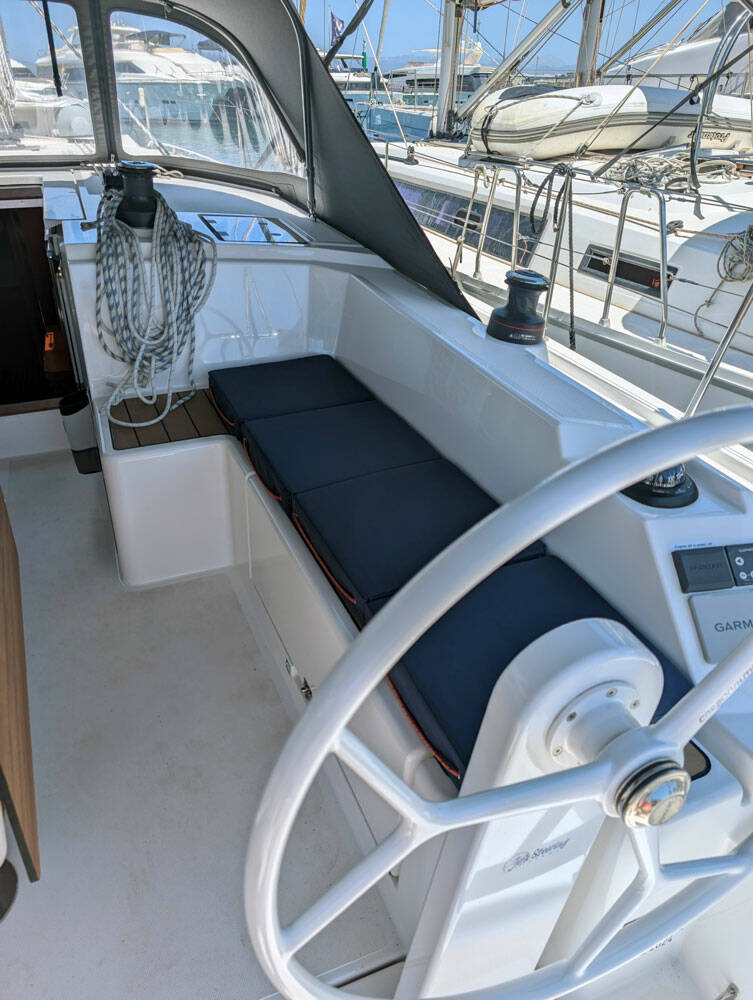 Bavaria C42, Blue Eyes