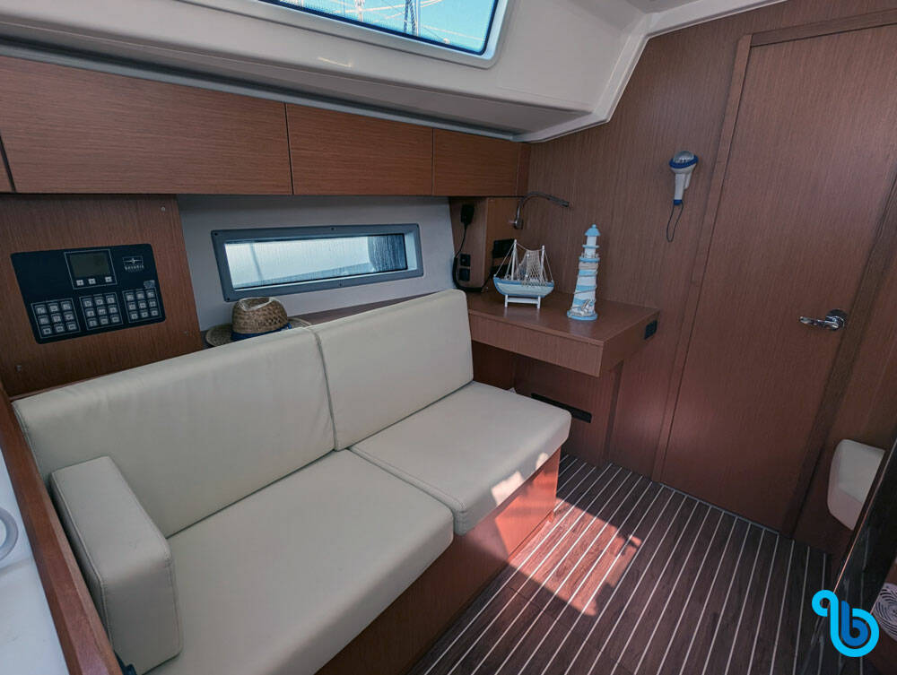 Bavaria C42, Blue Eyes