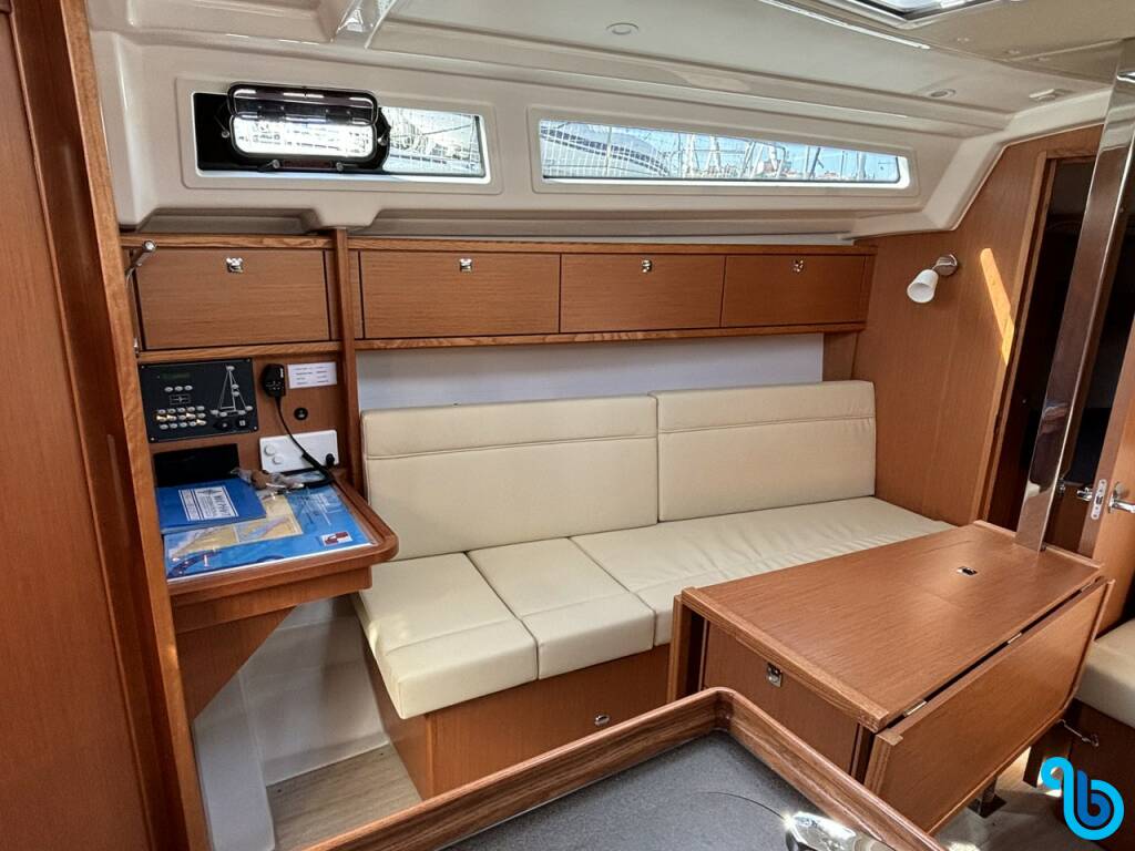 Bavaria Cruiser 34, 