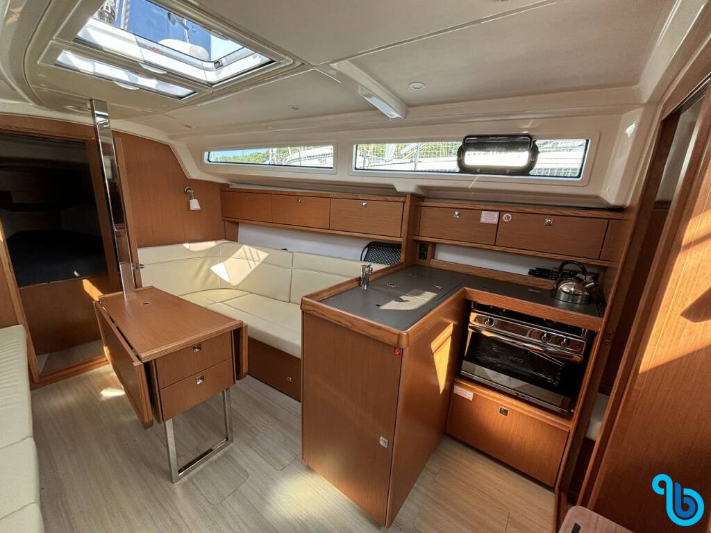 Bavaria Cruiser 34, 