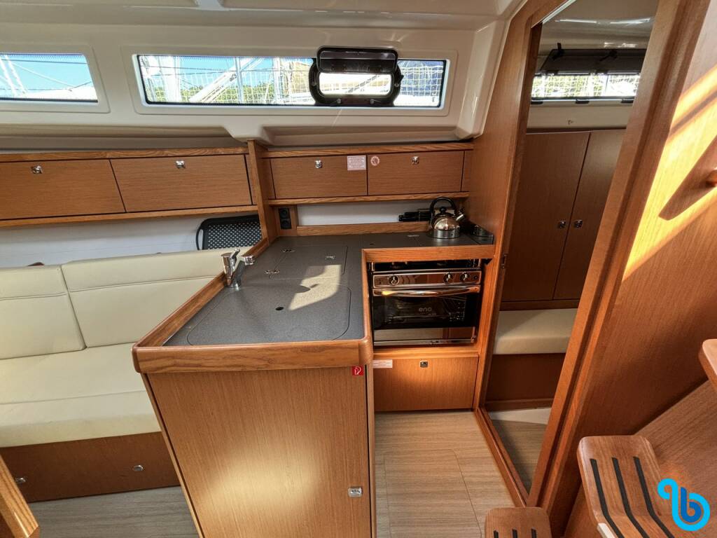 Bavaria Cruiser 34, 