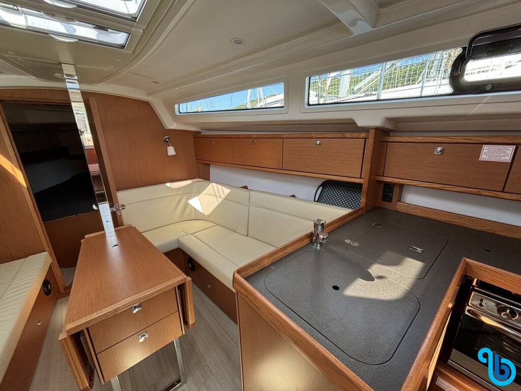 Bavaria Cruiser 34, 