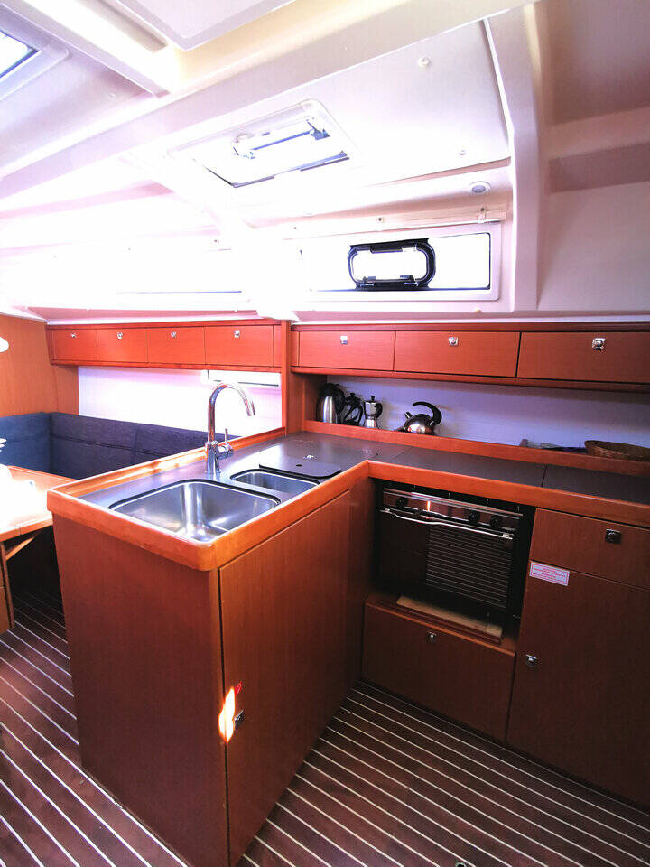 Bavaria Cruiser 37, Maci