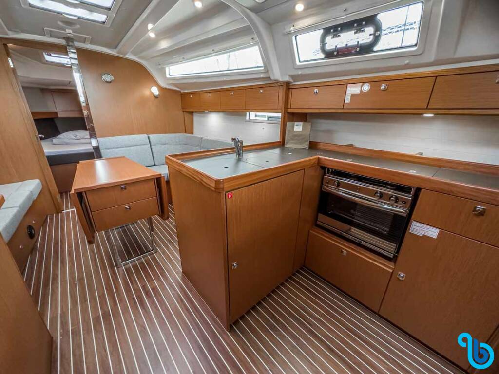 Bavaria Cruiser 37, SCALA