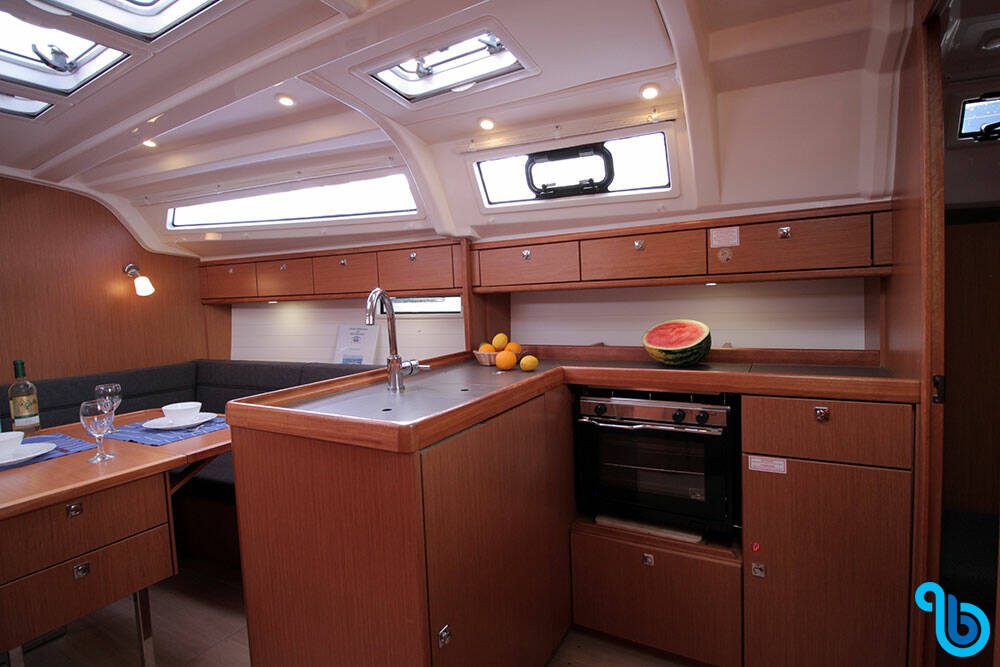 Bavaria Cruiser 37, Black Pearl