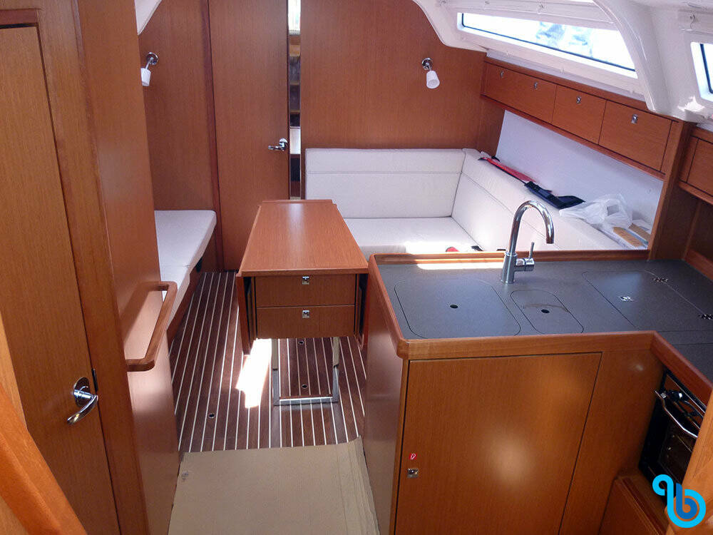 Bavaria Cruiser 37, Alena