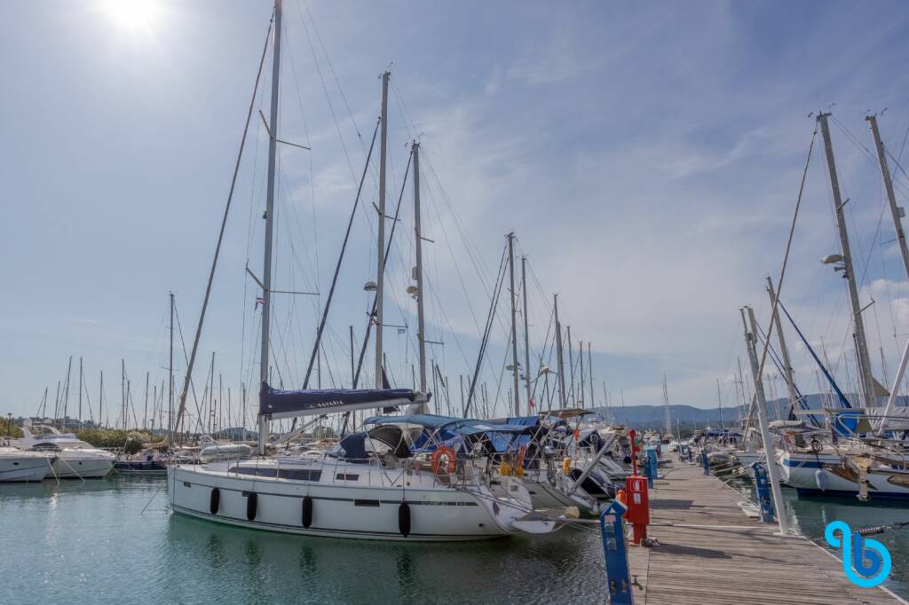 Bavaria Cruiser 41, Ariti