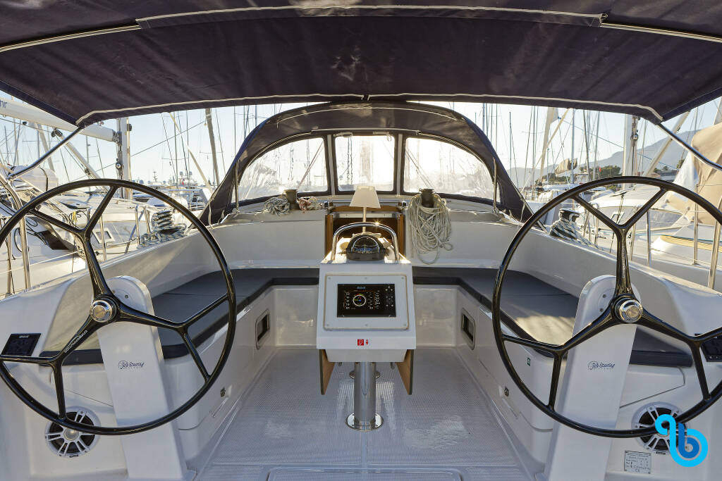 Bavaria Cruiser 46, Val