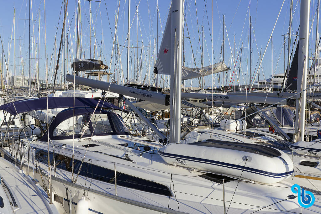 Bavaria Cruiser 46, Val