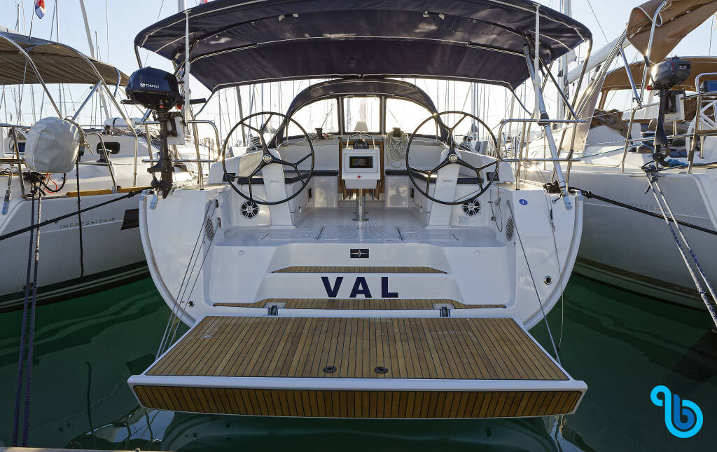 Bavaria Cruiser 46, Val