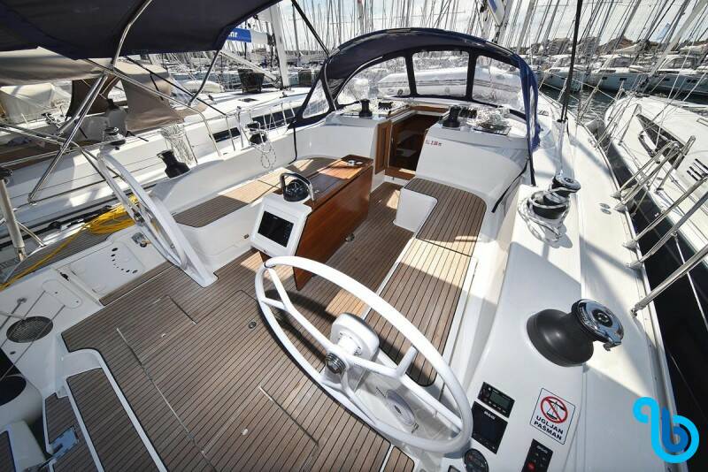 Bavaria Cruiser 51, 