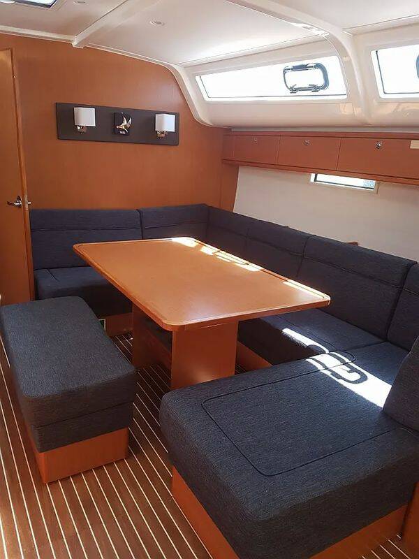 Bavaria Cruiser 51, Viky