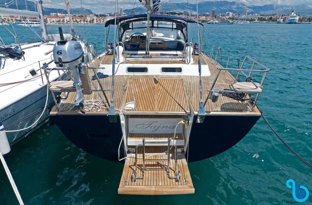 Beneteau 57, Tajna