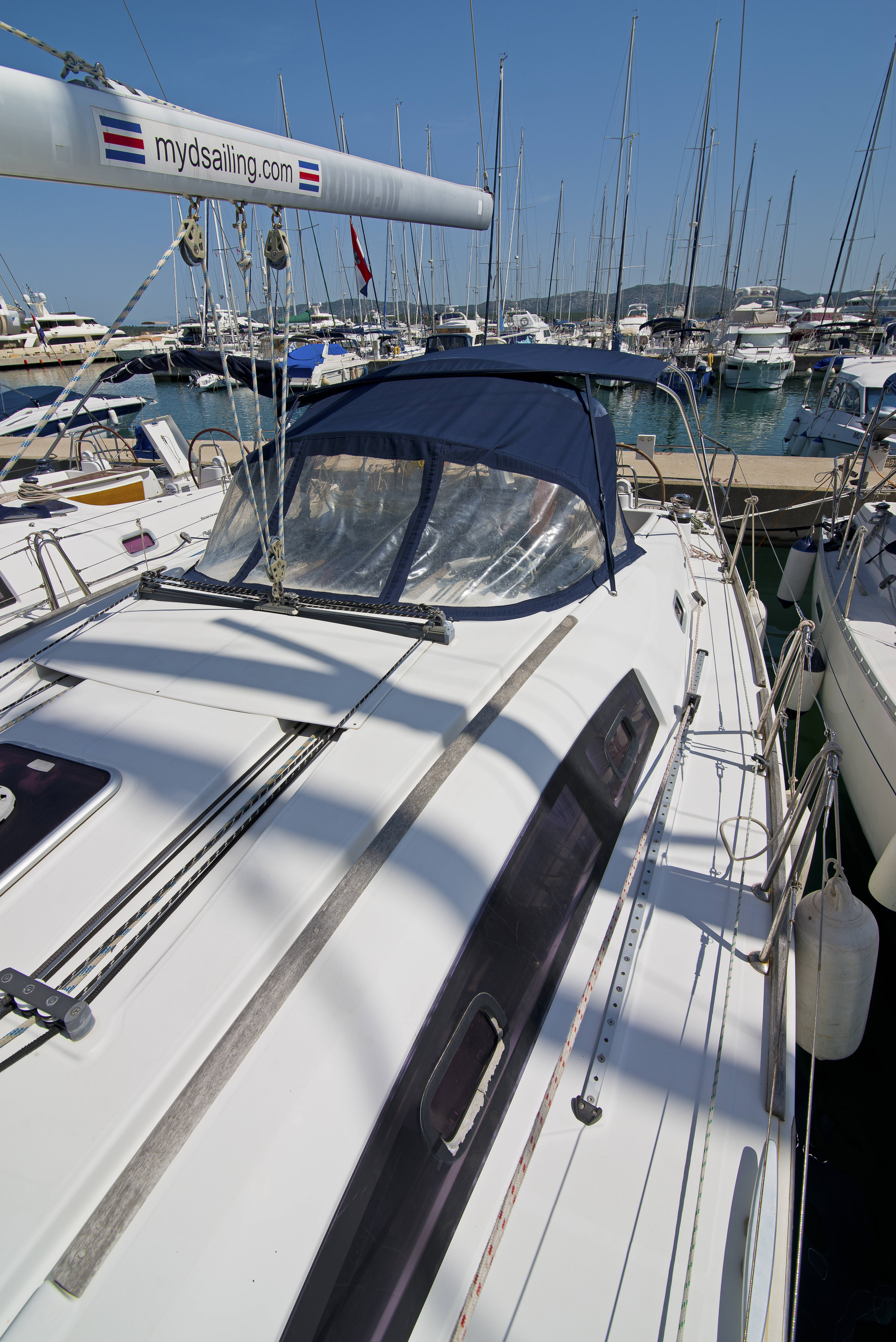 Beneteau Oceanis 43, Mataa