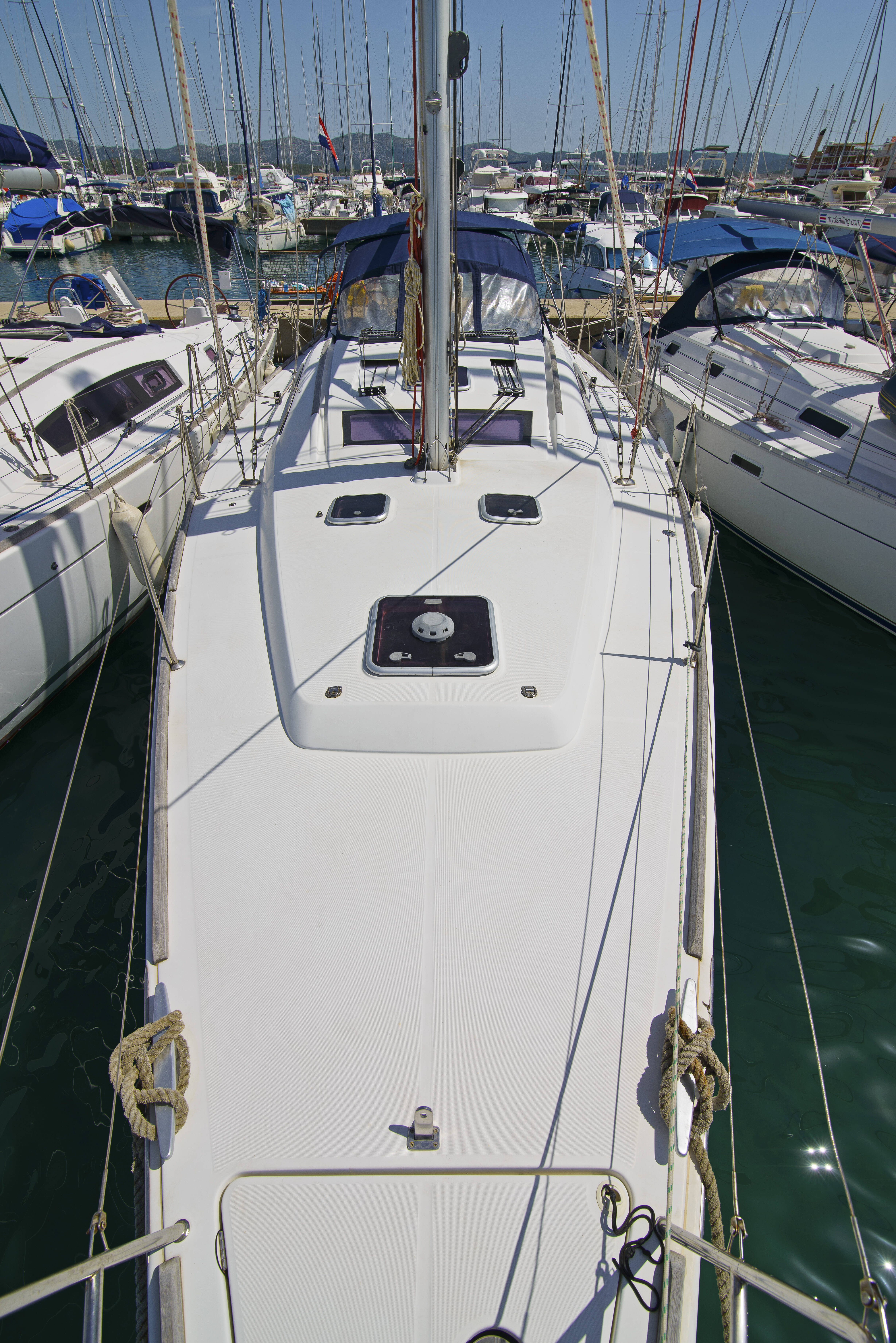 Beneteau Oceanis 43, Mataa