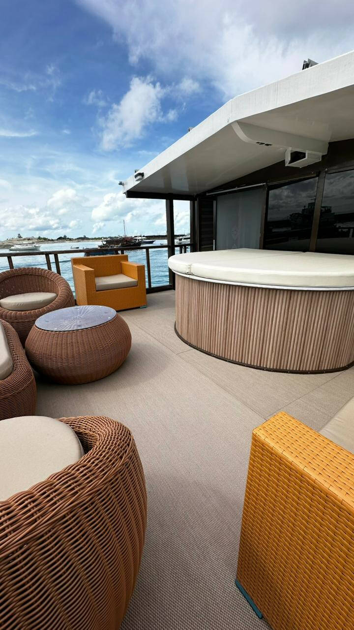 Custom build motoryacht, Atoll Villa