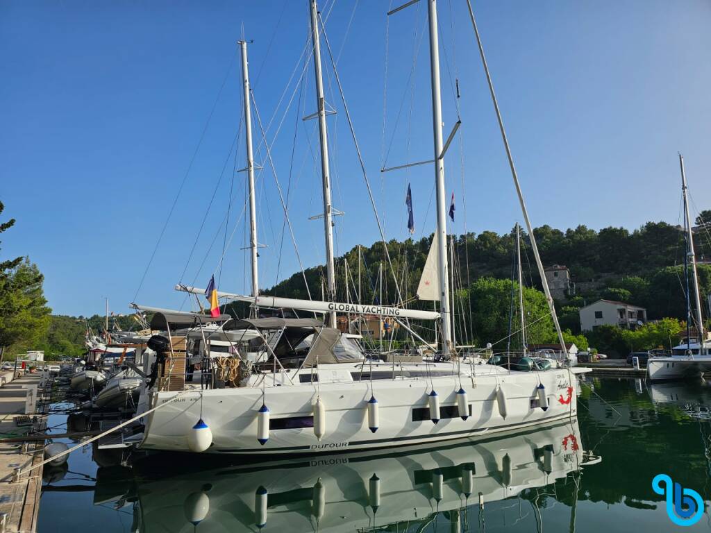 Sailing yacht Dufour 470 