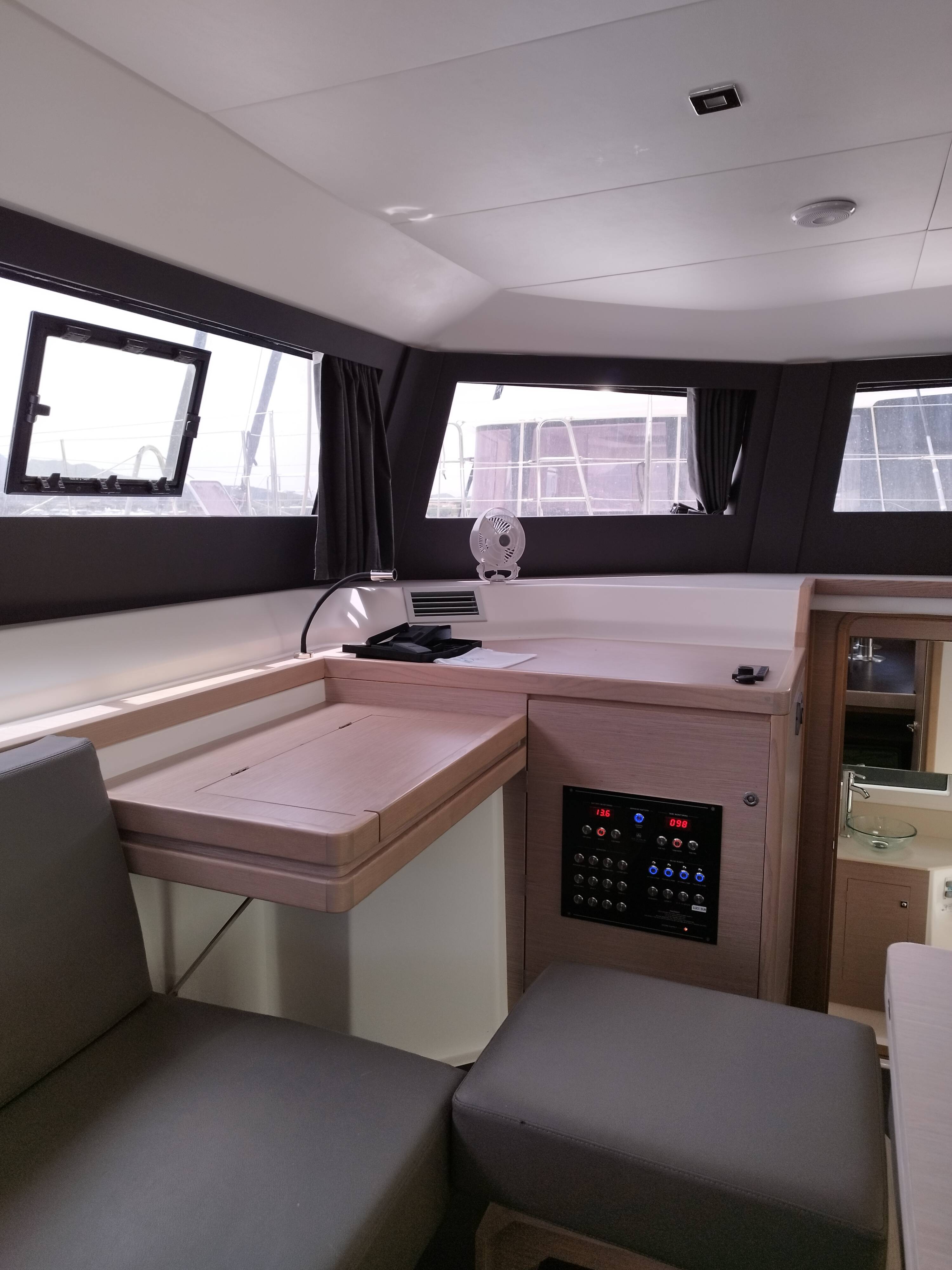 Dufour 48 Catamaran, Delphinus