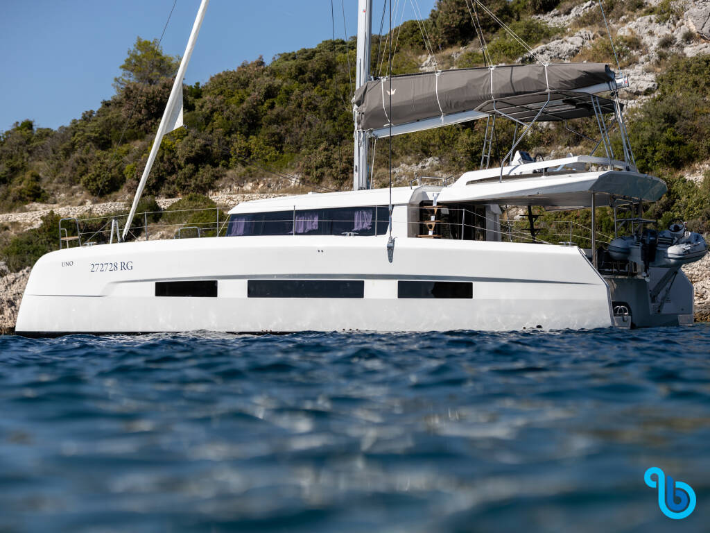 Dufour 48 Catamaran, UMA