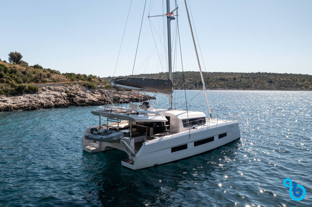 Dufour 48 Catamaran, UMA