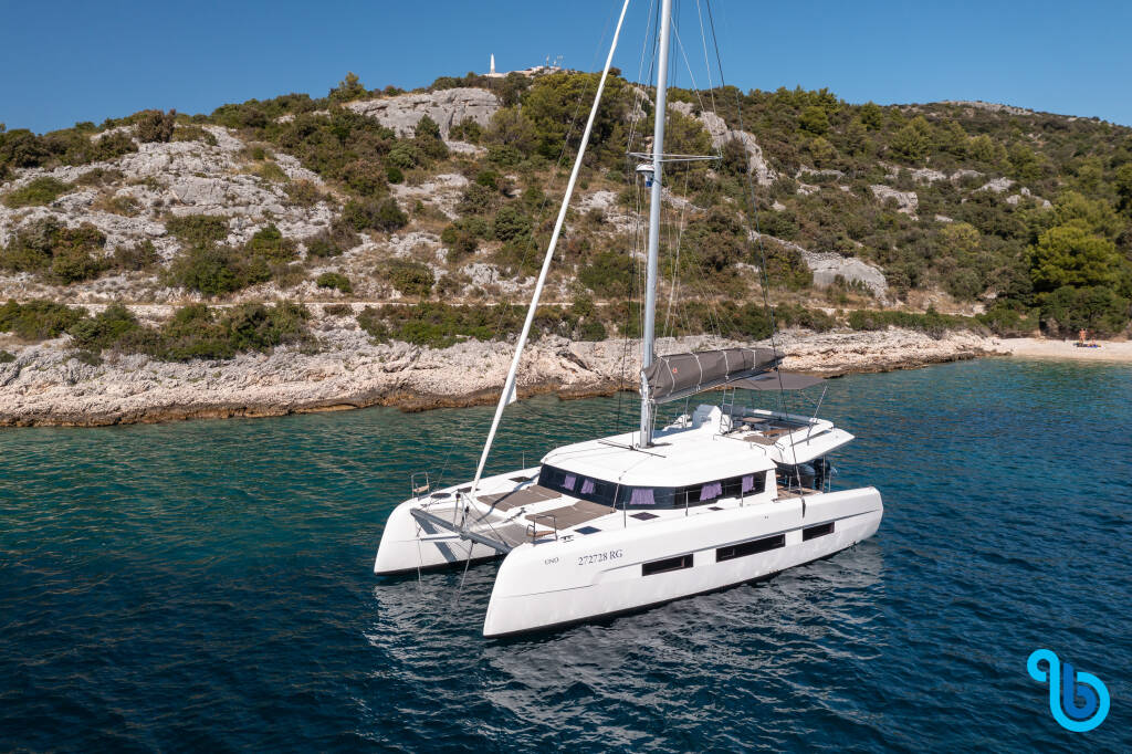 Dufour 48 Catamaran, UMA