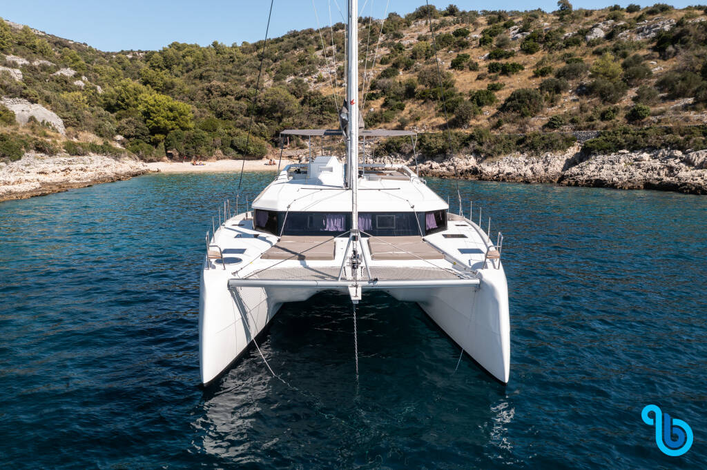 Dufour 48 Catamaran, UMA