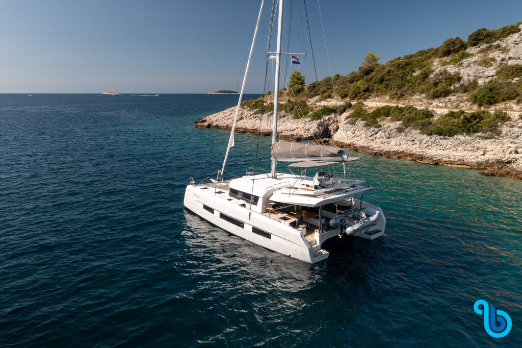 Dufour 48 Catamaran, UMA