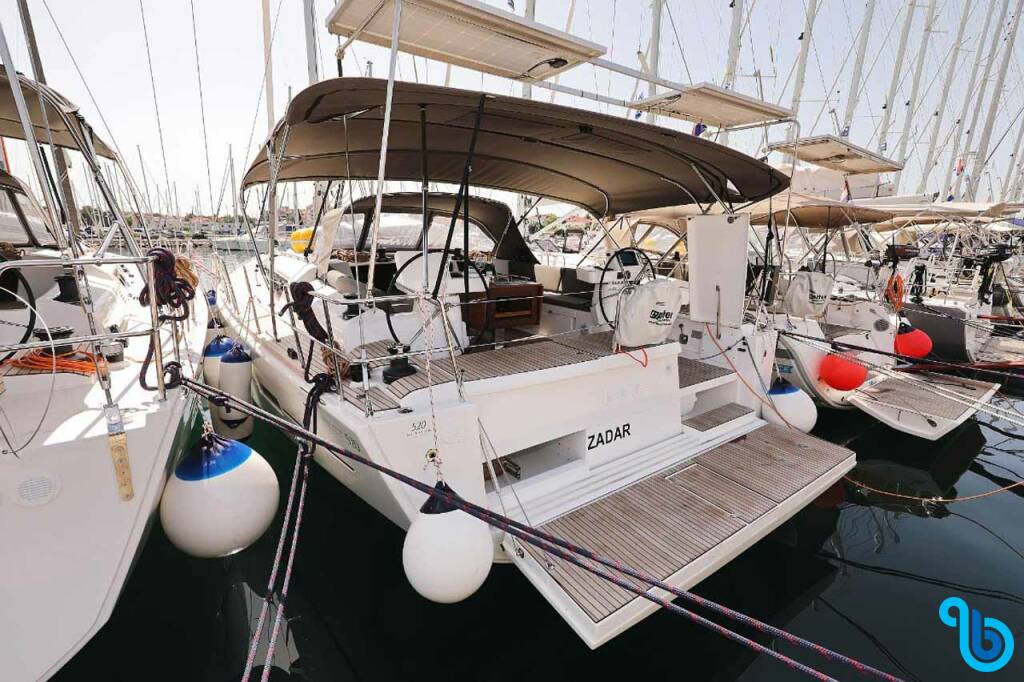 Dufour 520 GL, LUNA 77