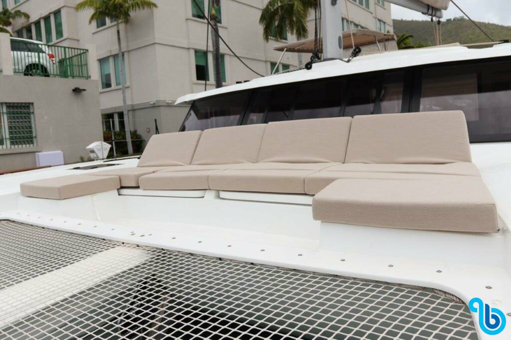 Fountaine Pajot Astrea 42, Idle Time