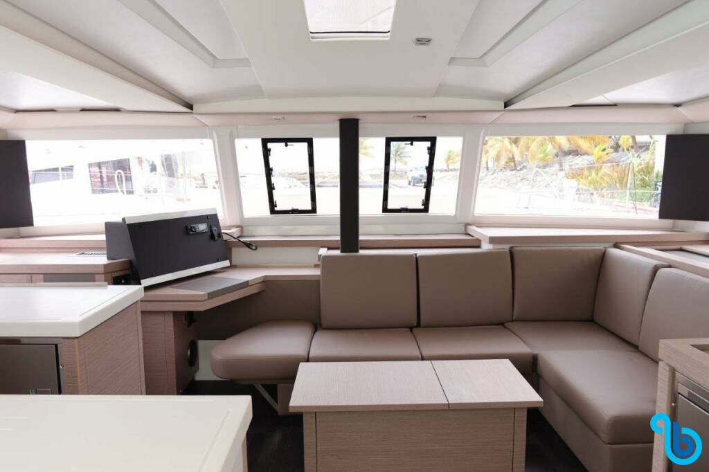 Fountaine Pajot Astrea 42, Idle Time