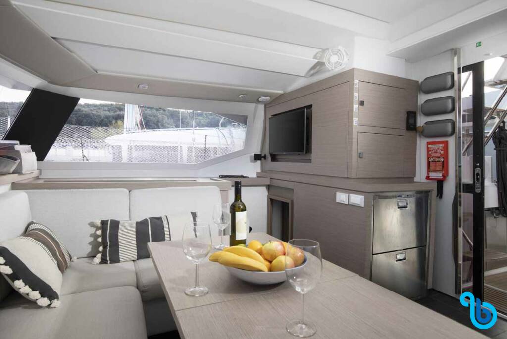 Fountaine Pajot Astrea 42, FOLLOW THE SUN